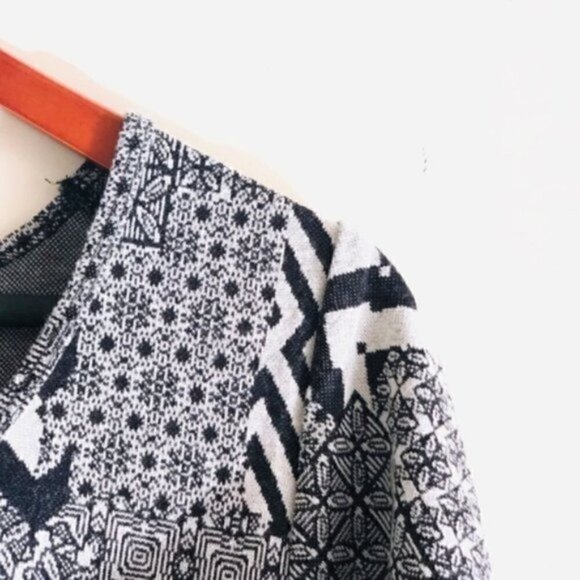 LuLaRoe Classic Tunic Tee M Knit Woven Patchwork Bohemian Pattern Black & White - Picture 3 of 9